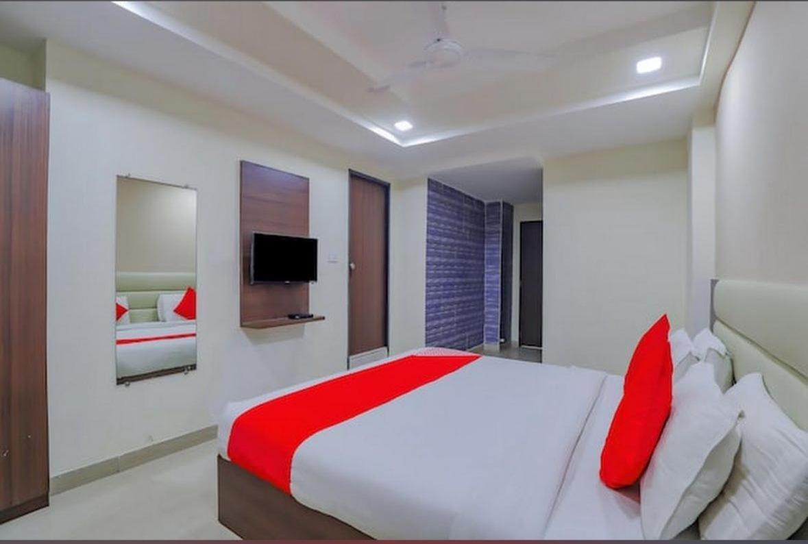 Hotel Greenwood Ahmedabad Exterior photo