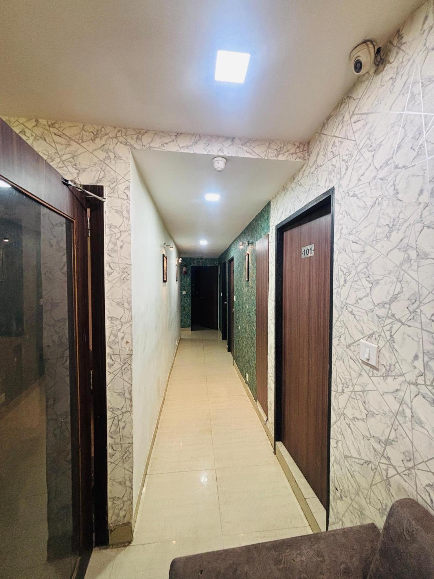 Hotel Greenwood Ahmedabad Exterior photo