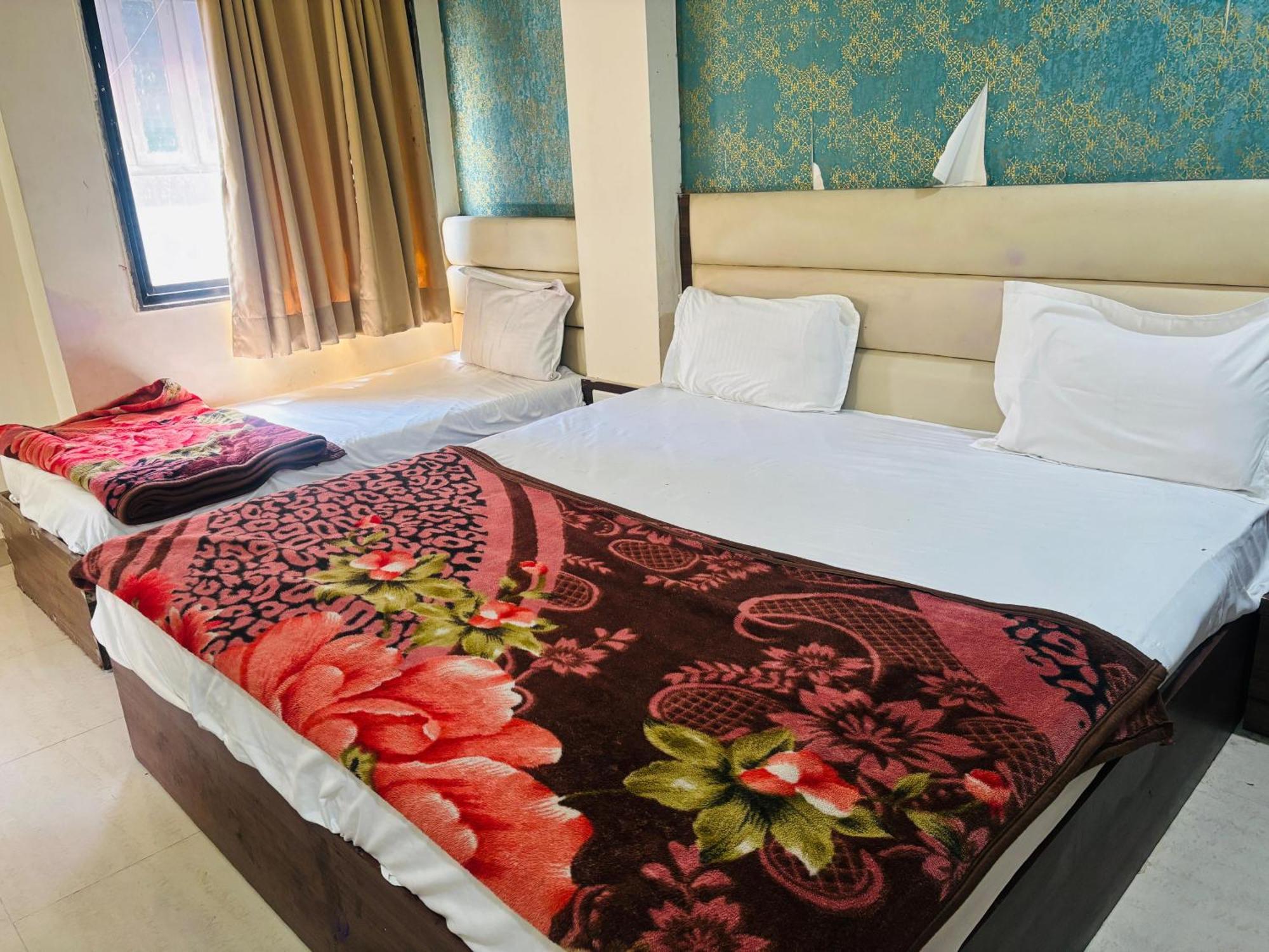 Hotel Greenwood Ahmedabad Exterior photo